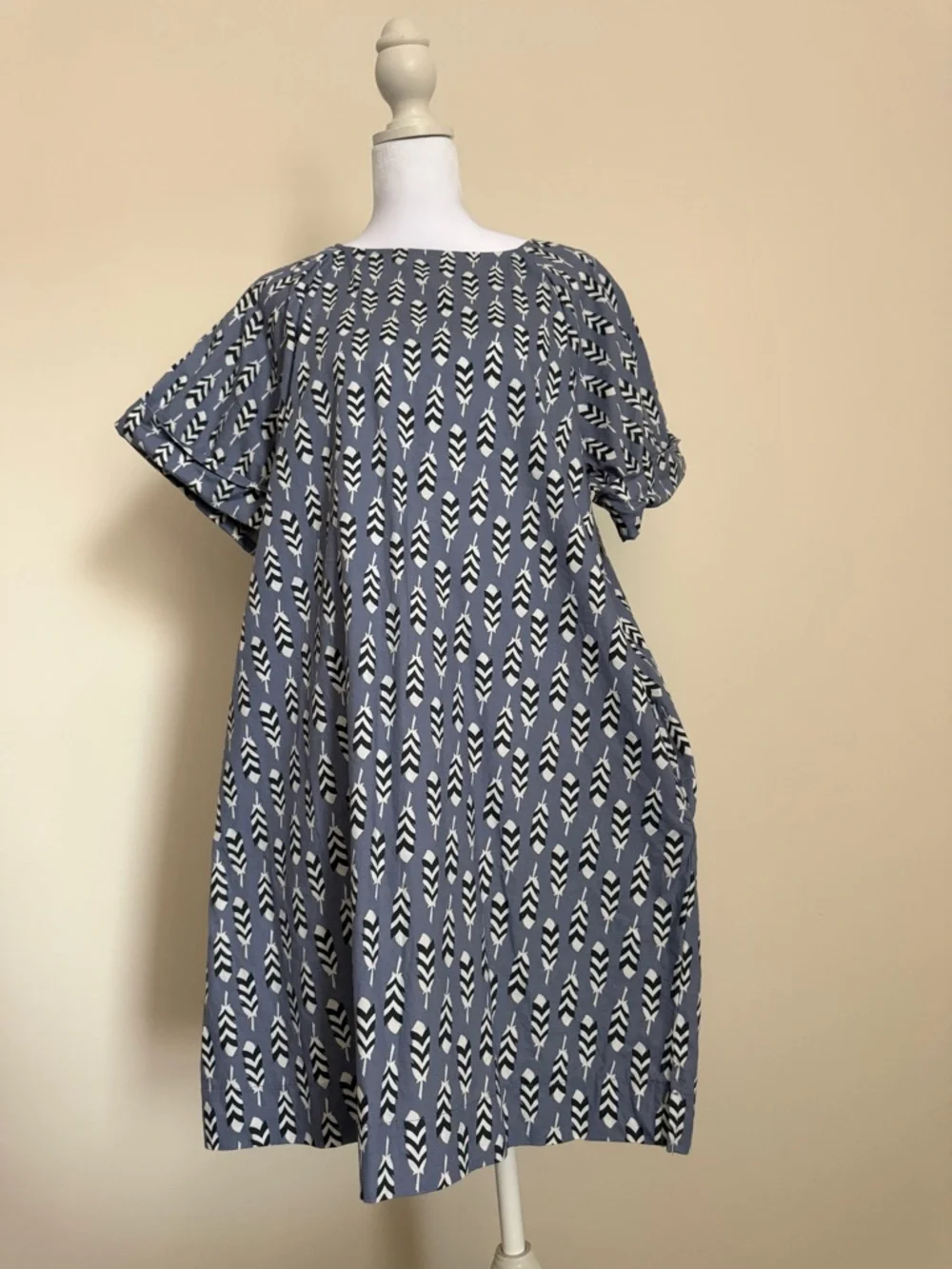Uncle Frank Blue and White Geometric Shift Dress size large EUC 100% cotton. - Picture 3 of 10